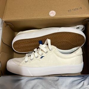 White keds with laces